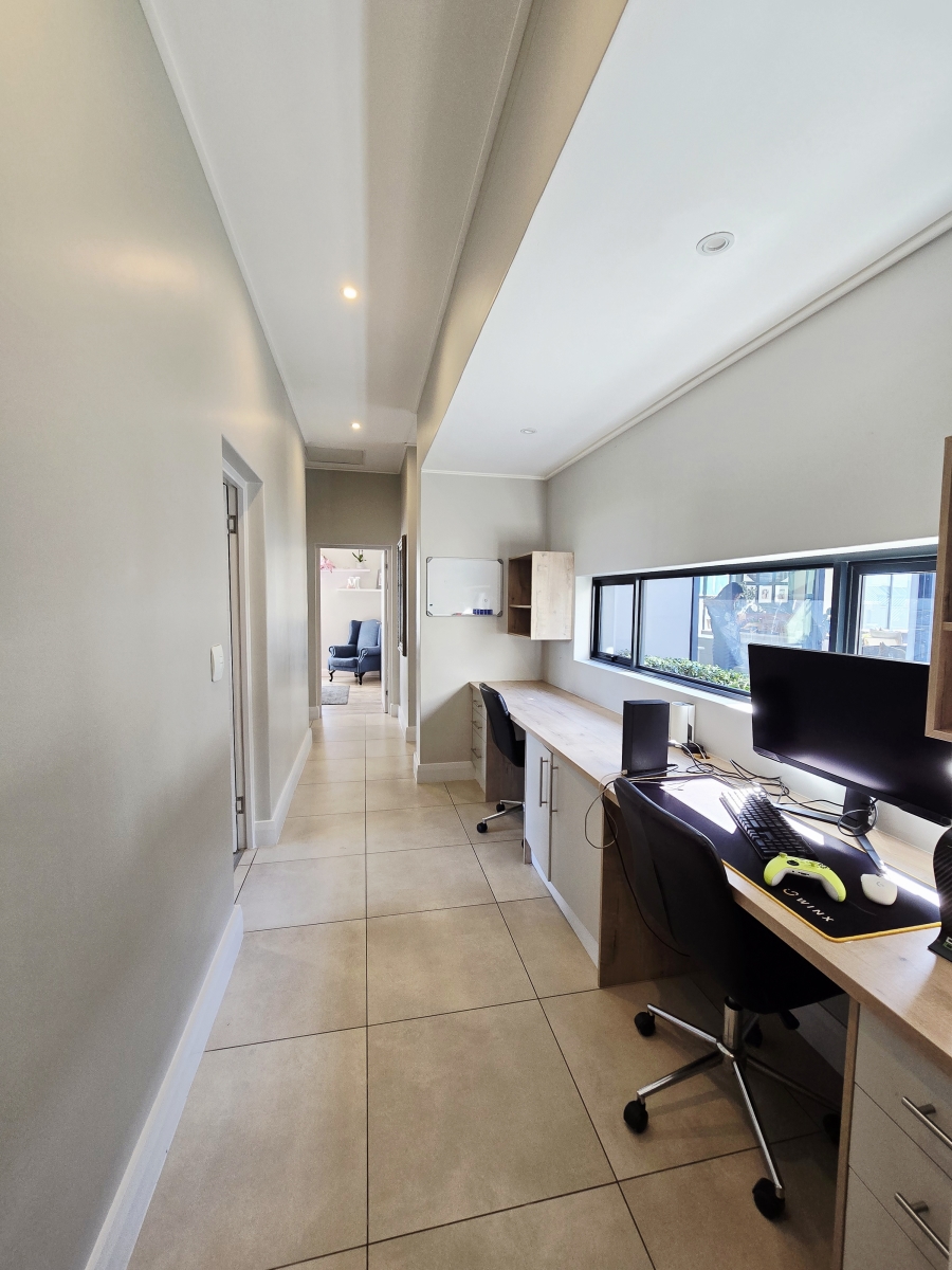 4 Bedroom Property for Sale in Kingswood Golf Estate Western Cape
